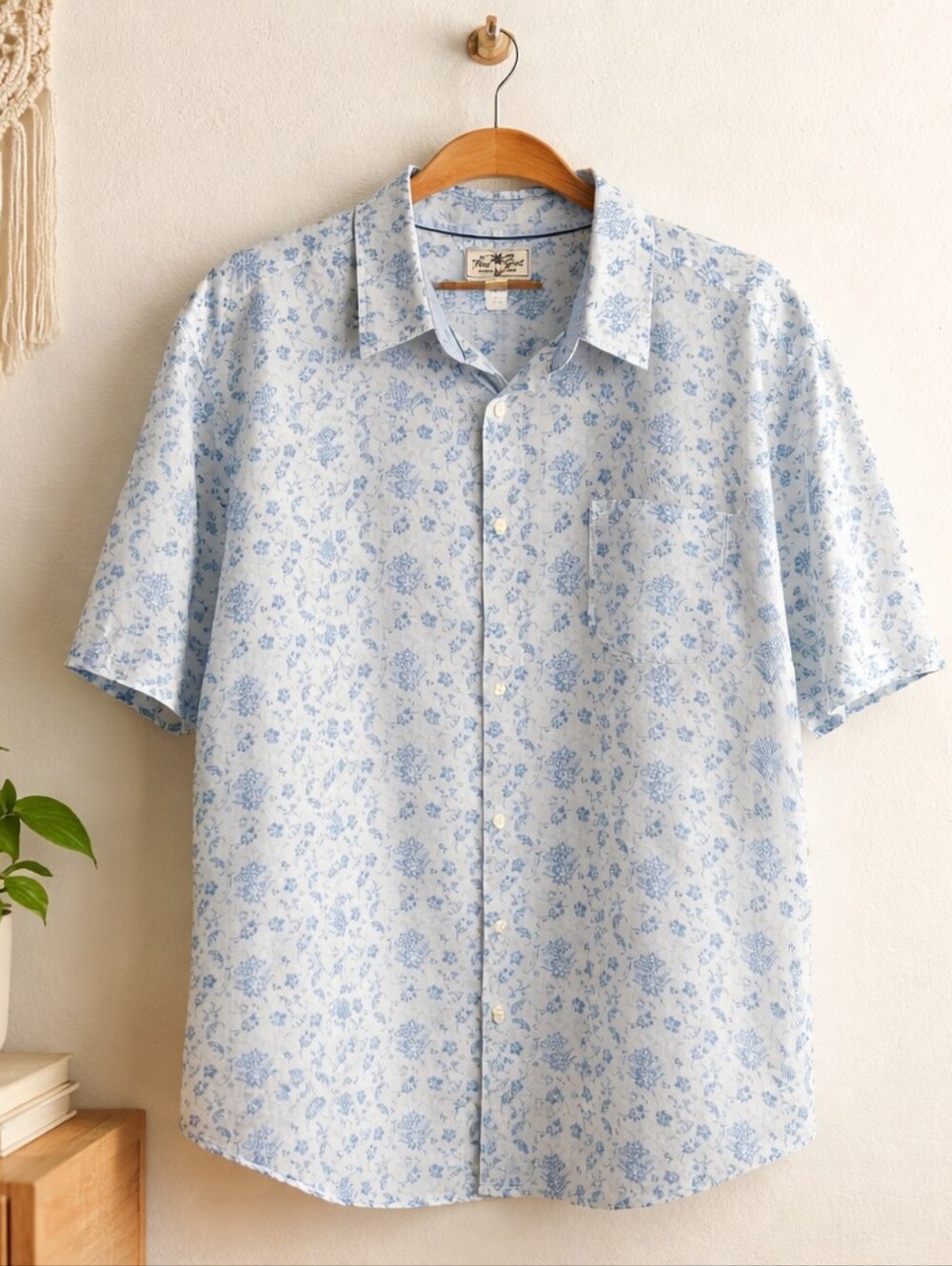 True Grit Light Blue Floral Short-Sleeve Button-Down Shirt. 55% Linen 45% Cotton
